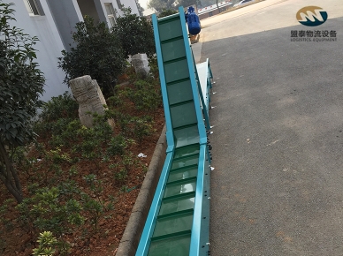 山南爬坡麻豆换妻操逼的视频